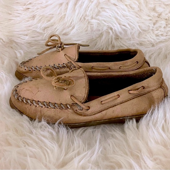 Minnetonka Tan Leather Moccasin Flats Shoes - Picture 2 of 7